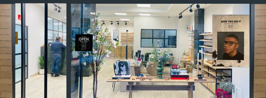 Escaparate Cámara Centro Óptico y Auditivo Montecarmelo